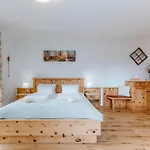 Bio-bergbauernhof Weger Apartman *